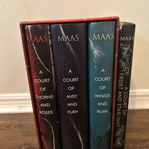 ACOTAR original cover